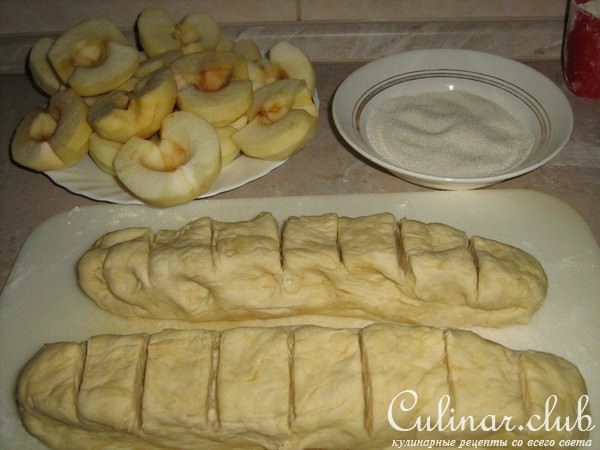 булочки с яблоками