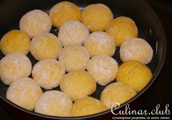 Тыквенные булочки с яблоками в карамельной заливке