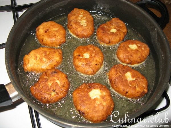 Сладкие творожные пирожки на скорую руку с вареньем