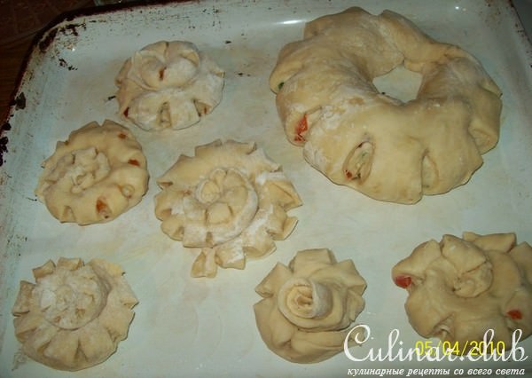 Разрезной рулет и булочки