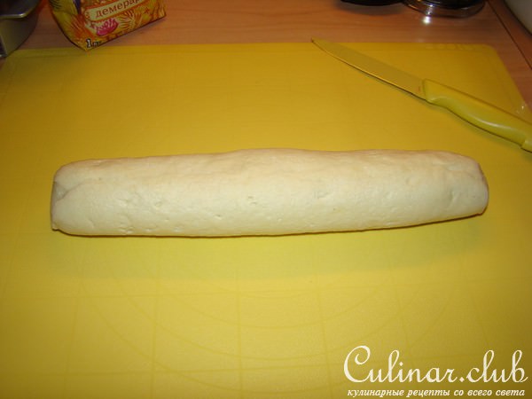 Творожные слойки с ломтиками ананаса