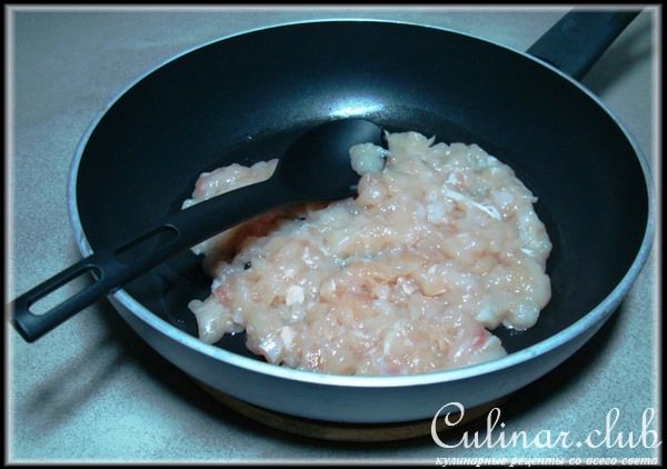 Пирожки empadas с куриным фаршем.