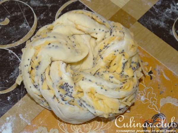Сырные слоёные булочки с маком