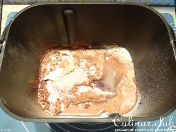 Шоколадные булочки с сырной начинкой и арахисом
