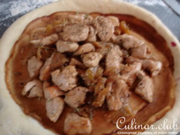 Пирог с курицей и смородиной.