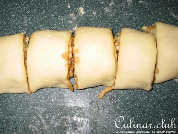 Булочки с яблоком из быстрого теста
