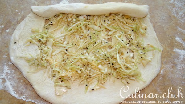 Открытые булочки с маринованной капустой, сыром и кунжутом (идеи для пикника)