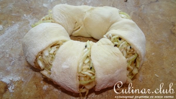 Открытые булочки с маринованной капустой, сыром и кунжутом (идеи для пикника)
