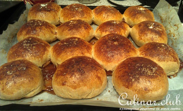 Булочки с яблочным повидлом и корицей