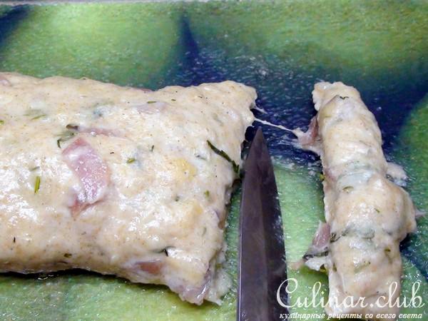 Пончики фасолевые, закусочные дрожжевые, с цельнозерновой мукой сыром и беконом.