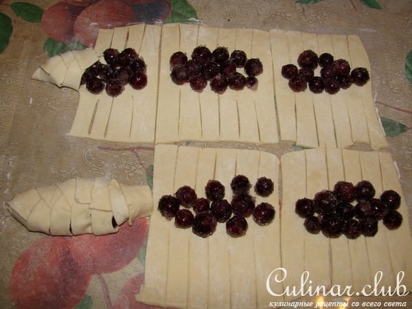 Слойки с крыжовником
