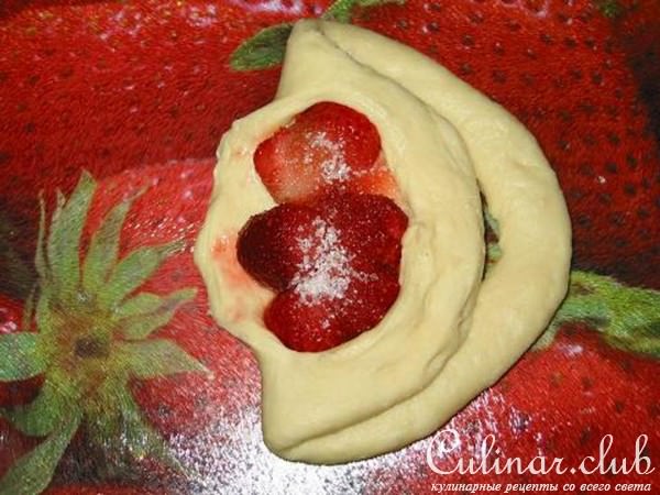 Булочки с клубникой