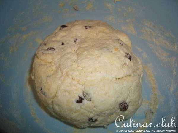 Творожные пышки с изюмом и вареной сгушенкой
