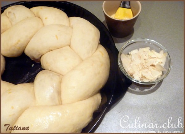 Плетёный венок,миндально-марципановый