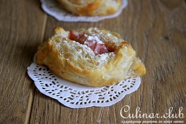 Слойки с яблоками и брусникой в мультипечи