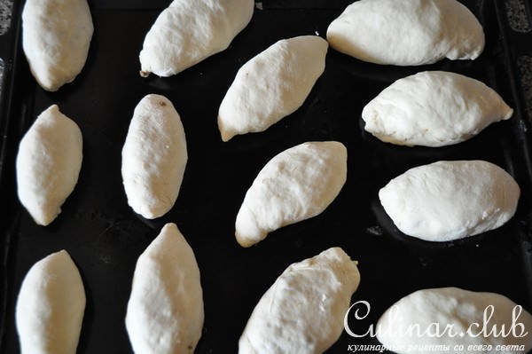 Пирожки с печенью и с картошкой.