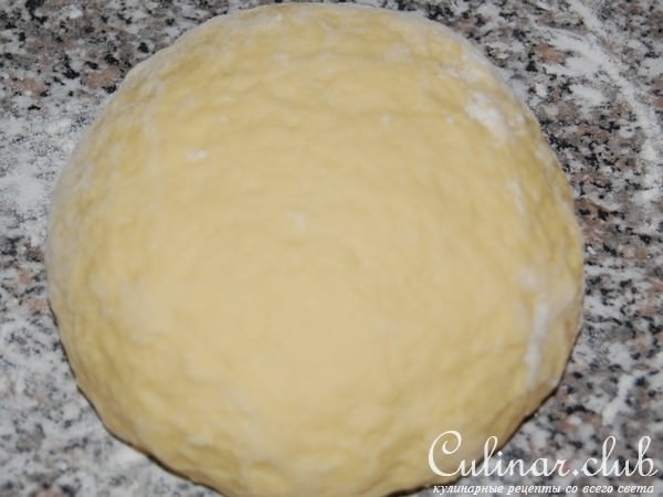 Слоенные пирожки(из домашнего теста) с мясной начинкой.