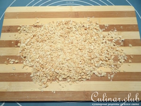 Шоколадные булочки с сырной начинкой и арахисом
