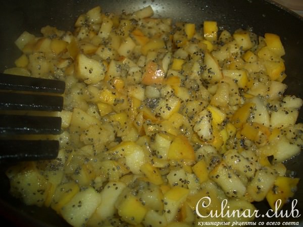 Творожные пирожки с яблоками и маком