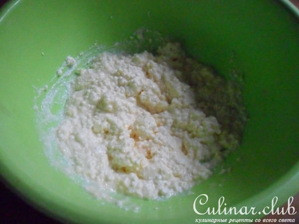 Пирожки с рисом, яйцом и зелёным луком