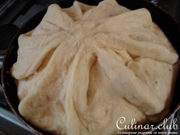 Пирог с курицей и смородиной.