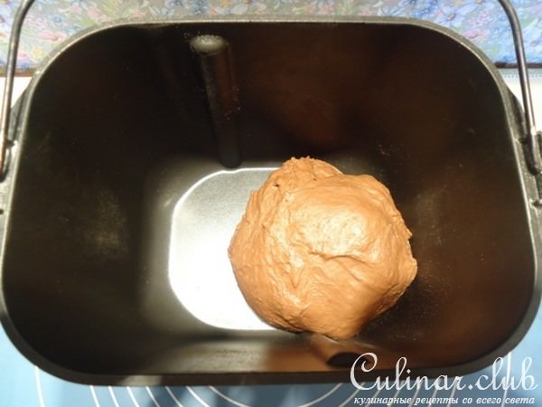 Шоколадные булочки с сырной начинкой и арахисом