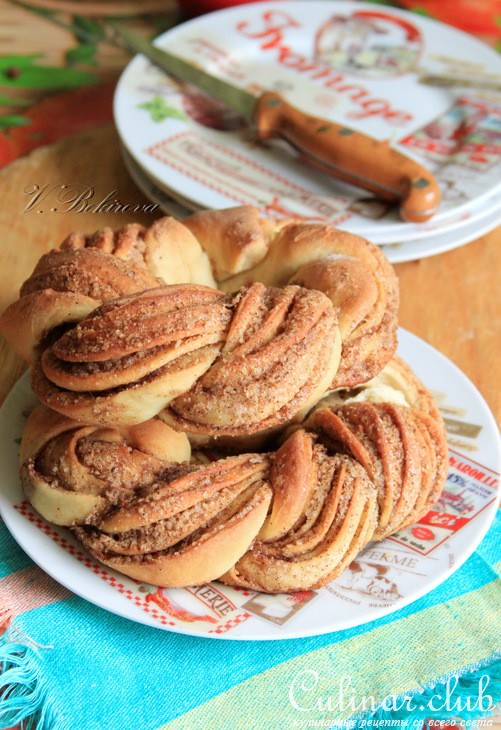 Булочки с орехами и корицей.