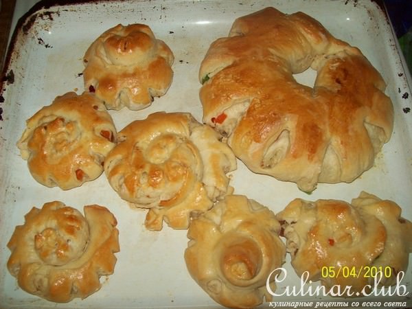 Разрезной рулет и булочки