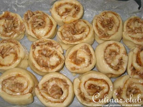 Булочки с яблоком из быстрого теста
