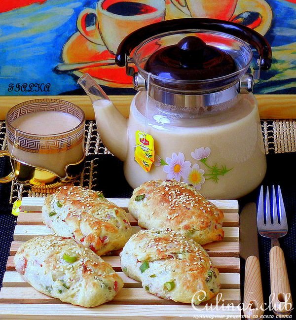 Булочки для завтрака с ветчиной и зеленым луком