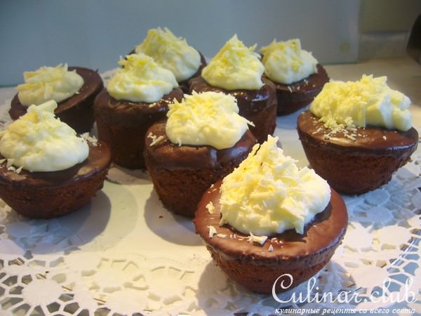 Бисквитные шоколадные пирожные из чашки (Shoko-cupcakes)