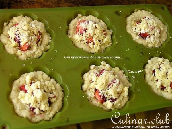 Корзиночки с клубникой и штрейзелем