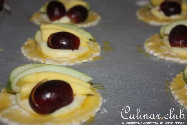 Нежные слойки с фруктами и кремом Патисьер