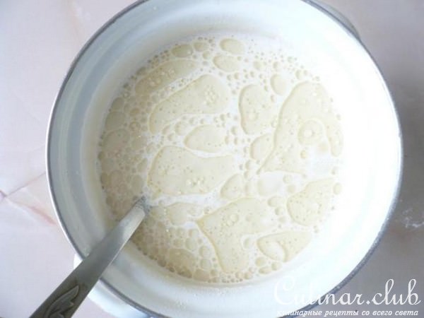 Шоколадные блины с творогом и изюмом
