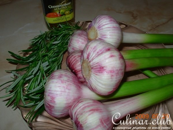 Чеснок в масле с розмарином