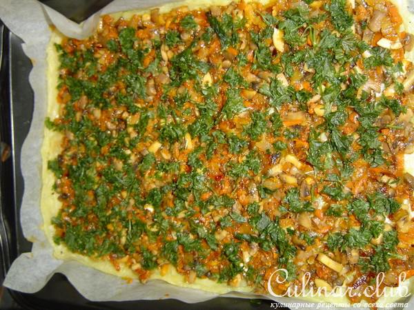 Постный картофельный рулет с грибами и овощами
