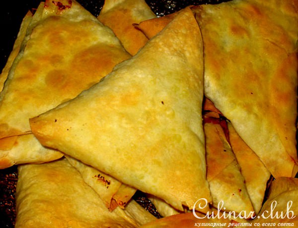 Тёплые сырные уголки (Tiropites)