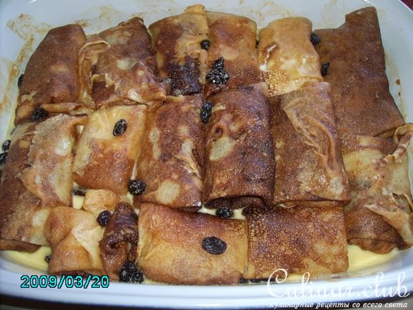 Блины с творогом в сливочном соусе.
