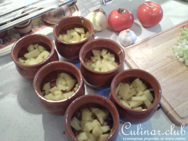Мясо в горшочке с овощами