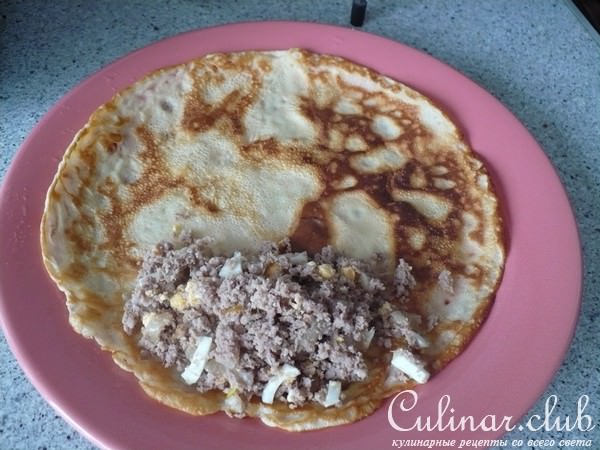 Блины с мясной начинкой.