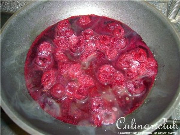 Мясо в слоеном тесте