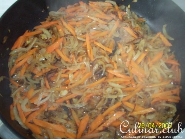Рисовые макароны с луком