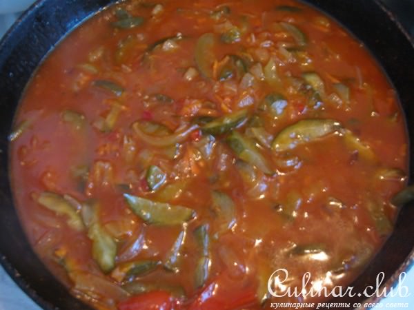 Капуста тушенная с солеными огурчиками