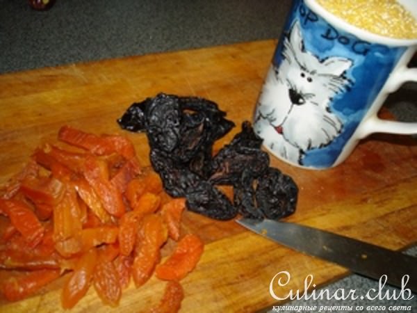Кукурузная каша с черносливом и курагой