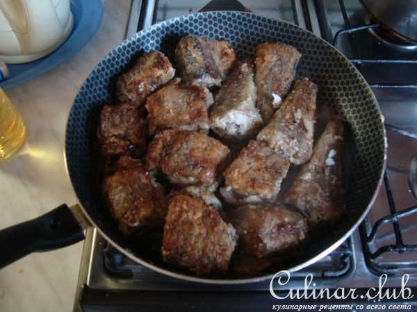 рыба в кольчуге с салатом из овощей