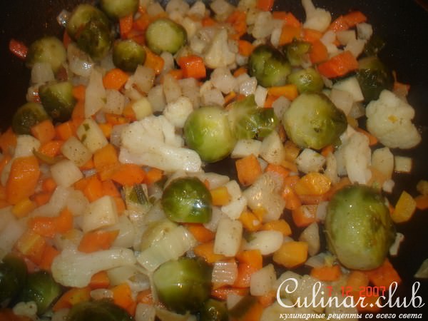 Кефаль (судак) с сырокопченым мясом, запеченая в сливках