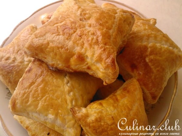 Слоеные пирожки с мясом