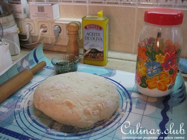 Фокачча с чесноком и укропом
