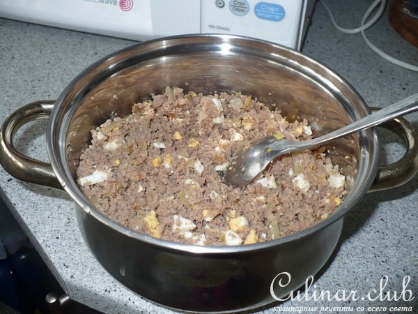 Блины с мясной начинкой.