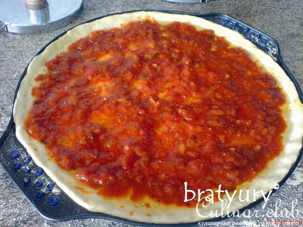 Pizza со свежими маслятами